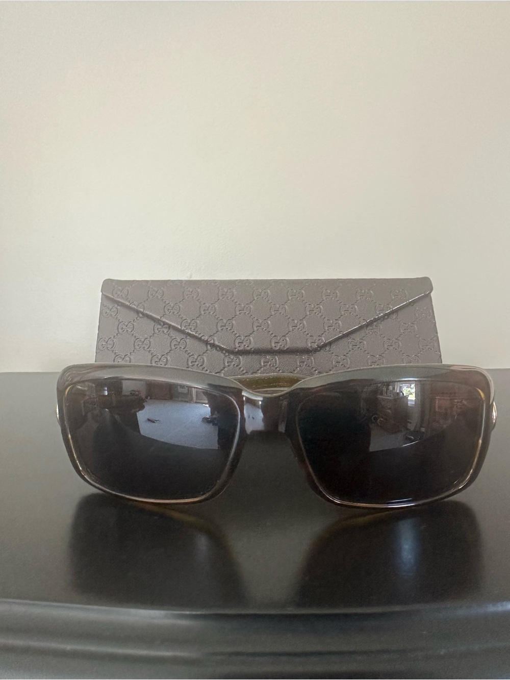 Authentic Gucci Sunglasses Temple with Monogram Case